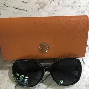 Tory Burch Accessories - Tory Burch Sunglasses (Like New) Tory Burch Accessories - Tory Burch Sunglasses (Like New)